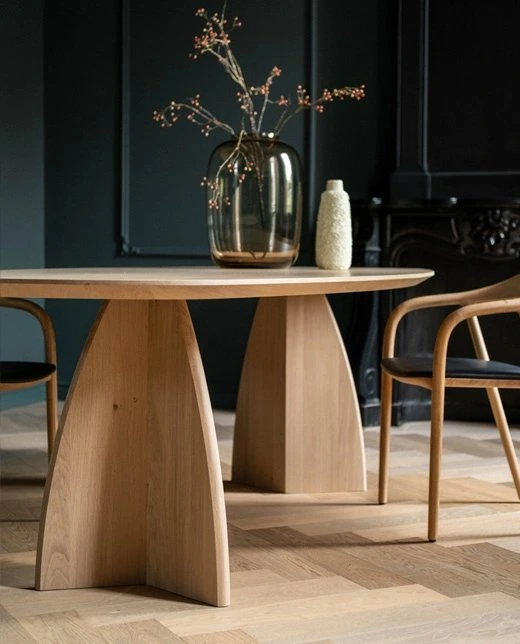 Tafel met speciale poten